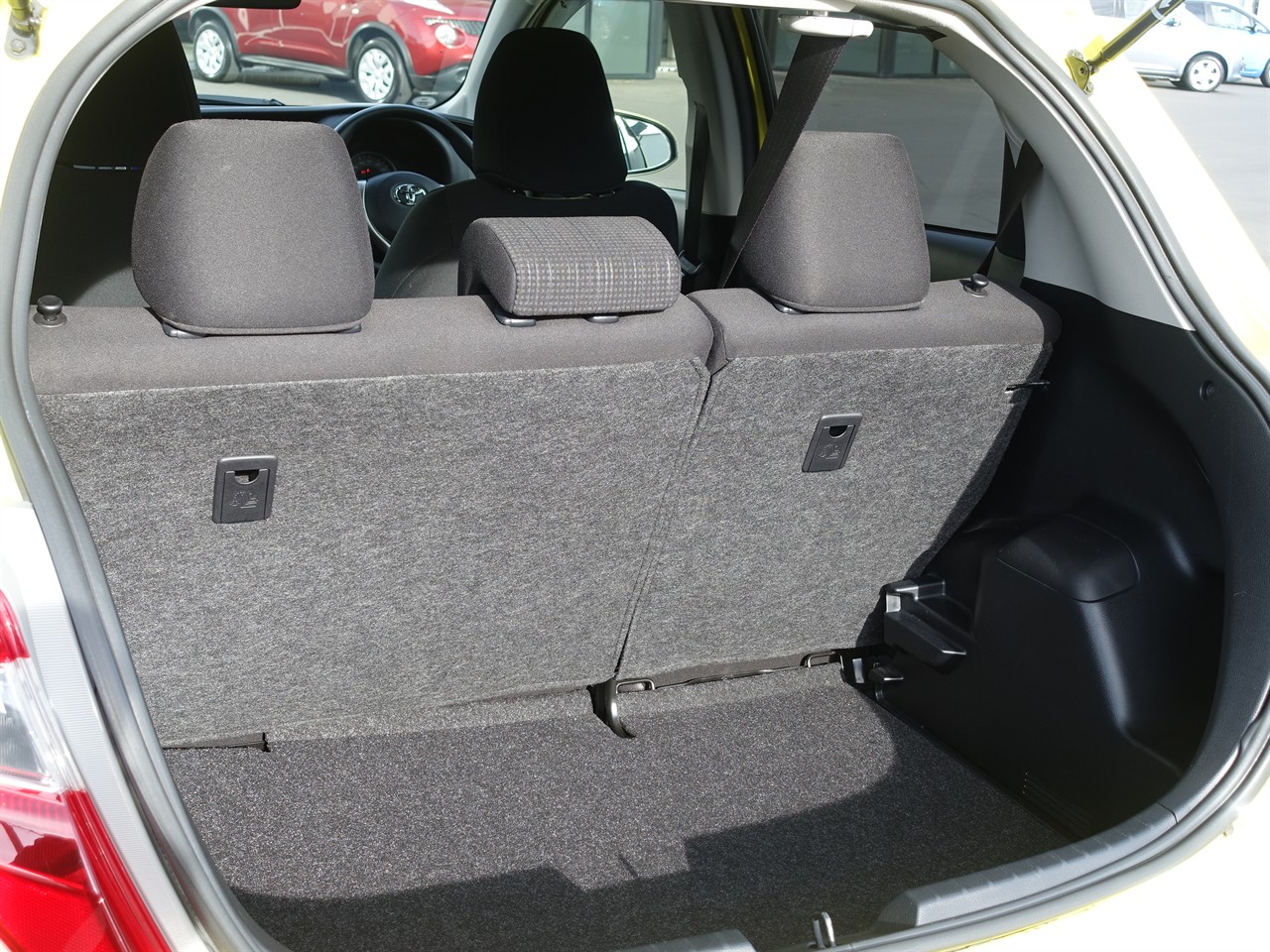 2016 Toyota Vitz