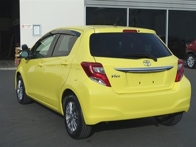 2016 Toyota Vitz - Thumbnail
