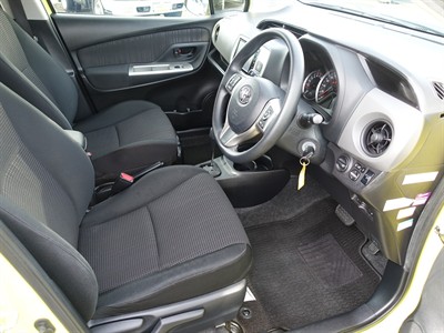 2016 Toyota Vitz - Thumbnail