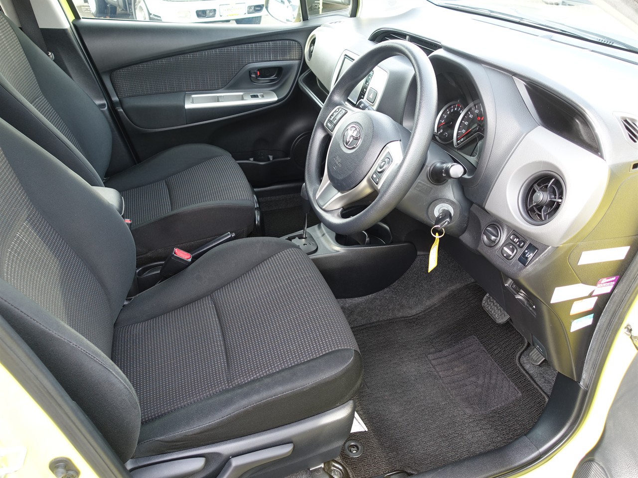 2016 Toyota Vitz