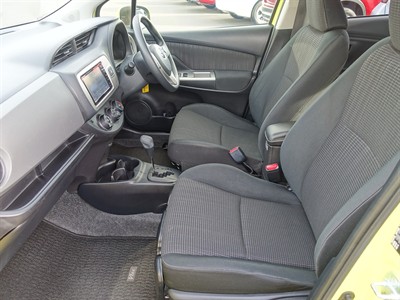 2016 Toyota Vitz - Thumbnail