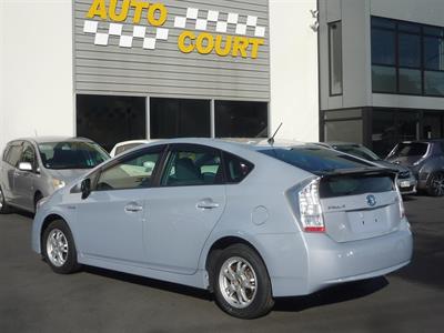 2010 Toyota Prius - Thumbnail