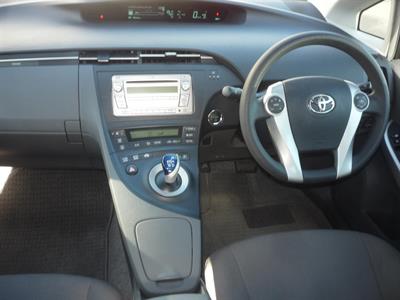 2010 Toyota Prius - Thumbnail