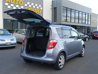 2005 Toyota Ractis - Thumbnail