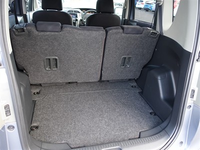 2005 Toyota Ractis - Thumbnail