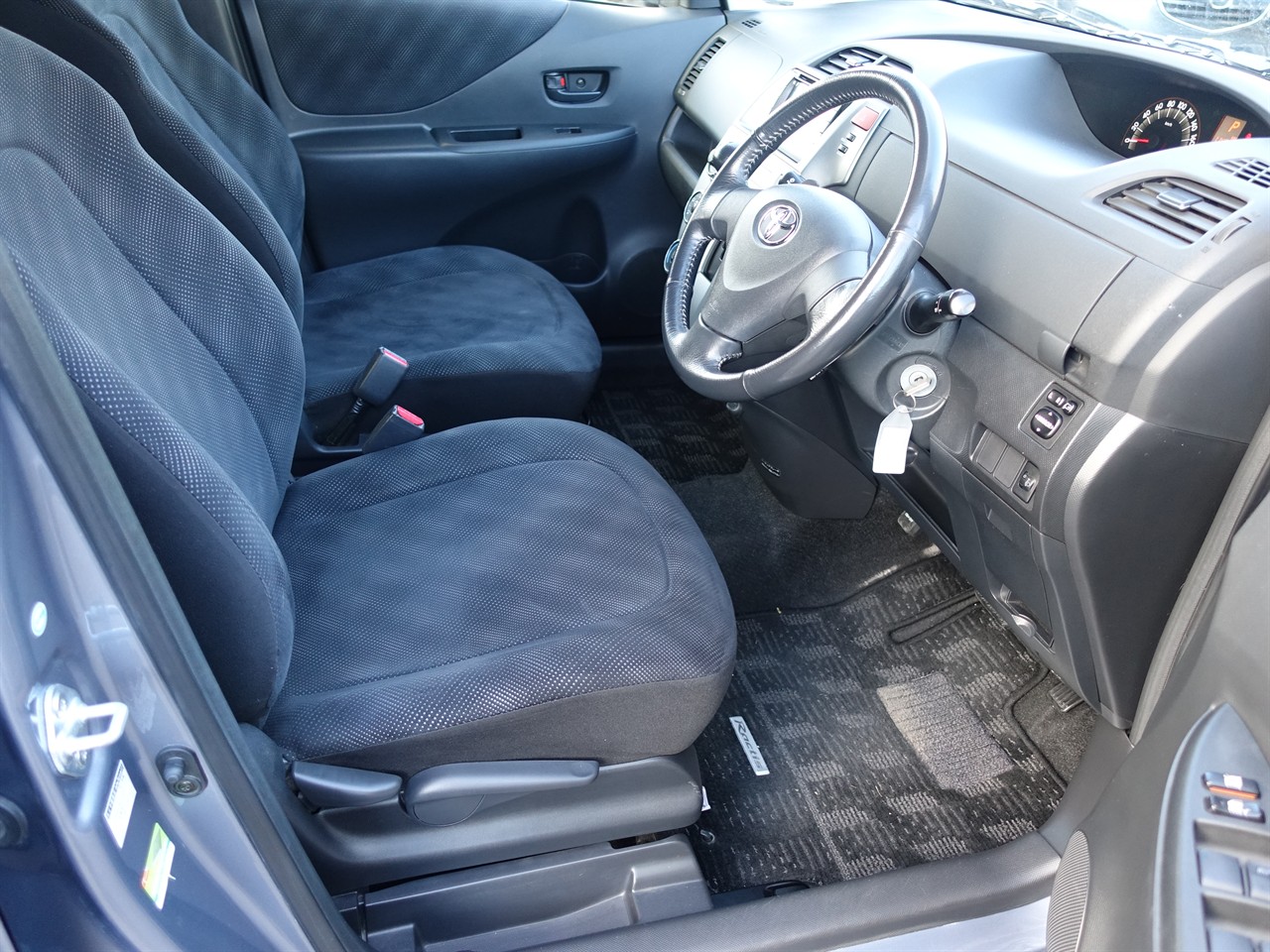 2005 Toyota Ractis