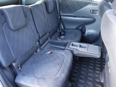 2005 Toyota Ractis - Thumbnail