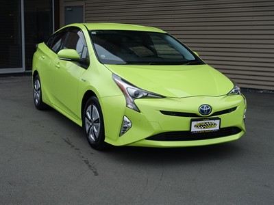 2017 Toyota Prius - Thumbnail