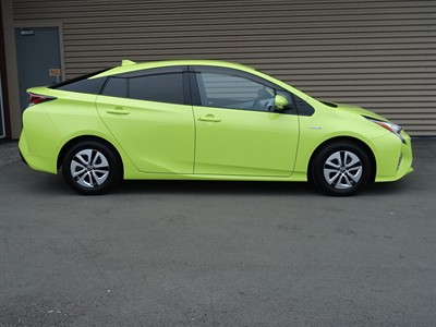 2017 Toyota Prius - Thumbnail