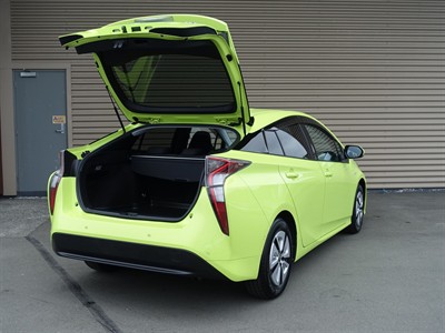 2017 Toyota Prius - Thumbnail