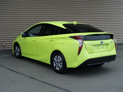 2017 Toyota Prius - Thumbnail