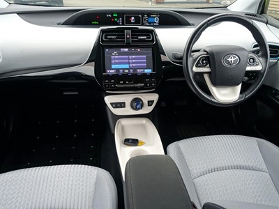 2017 Toyota Prius - Thumbnail