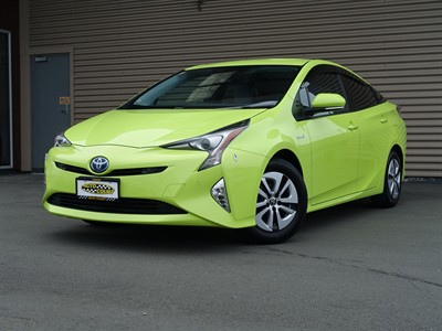 2017 Toyota Prius - Thumbnail