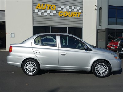 2004 Toyota Platz - Thumbnail