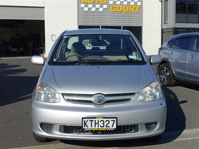 2004 Toyota Platz - Thumbnail