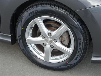 2010 Toyota Auris - Thumbnail