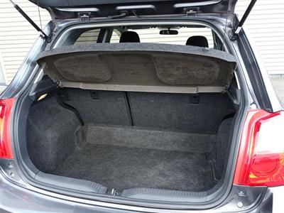 2010 Toyota Auris - Thumbnail