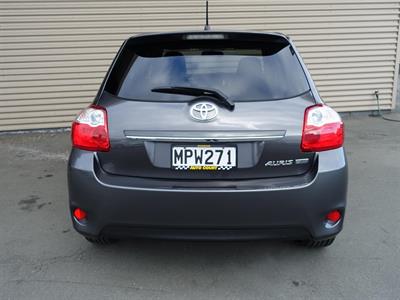 2010 Toyota Auris - Thumbnail