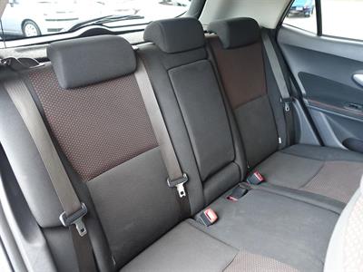 2010 Toyota Auris - Thumbnail