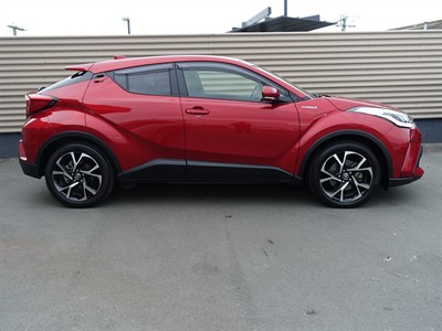 2022 Toyota C-HR - Thumbnail