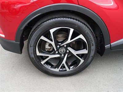 2022 Toyota C-HR - Thumbnail