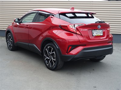 2022 Toyota C-HR - Thumbnail