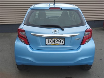 2015 Toyota Yaris - Thumbnail