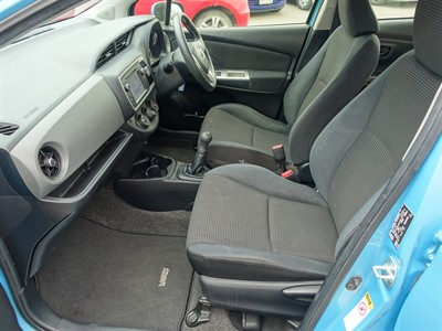 2015 Toyota Yaris - Thumbnail