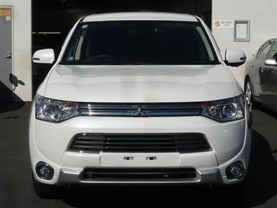 2014 Mitsubishi Outlander - Thumbnail