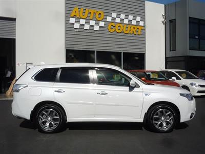 2014 Mitsubishi Outlander - Thumbnail