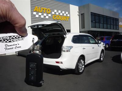2014 Mitsubishi Outlander - Thumbnail