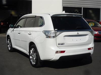2014 Mitsubishi Outlander - Thumbnail
