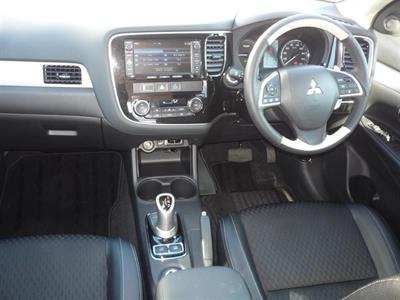 2014 Mitsubishi Outlander - Thumbnail