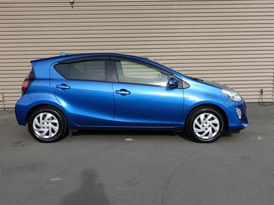 2015 Toyota Aqua - Thumbnail