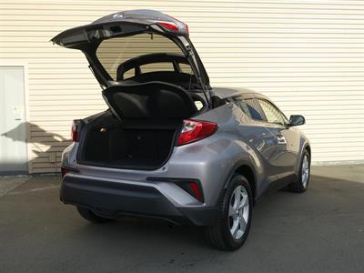 2017 Toyota C-HR - Thumbnail
