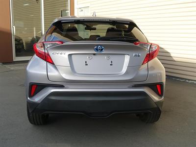 2017 Toyota C-HR - Thumbnail