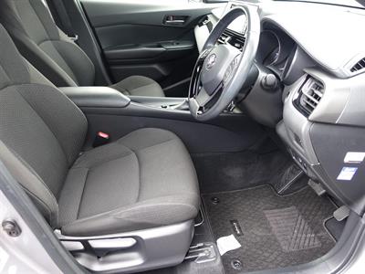 2017 Toyota C-HR - Thumbnail