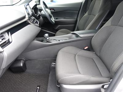 2017 Toyota C-HR - Thumbnail