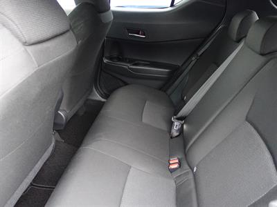 2017 Toyota C-HR - Thumbnail