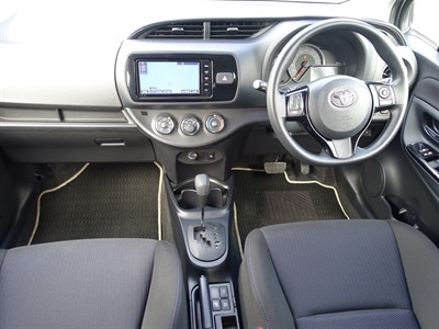 2016 Toyota Vitz - Thumbnail