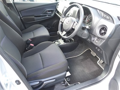 2016 Toyota Vitz - Thumbnail
