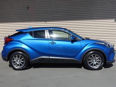 2016 Toyota C-HR - Thumbnail