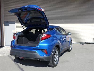 2016 Toyota C-HR - Thumbnail