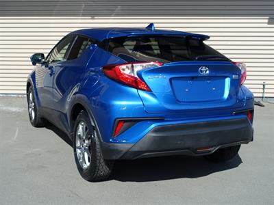 2016 Toyota C-HR - Thumbnail