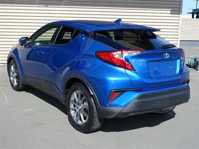2016 Toyota C-HR - Thumbnail
