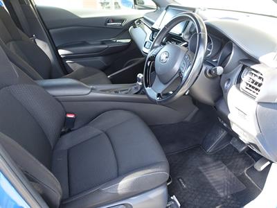2016 Toyota C-HR - Thumbnail