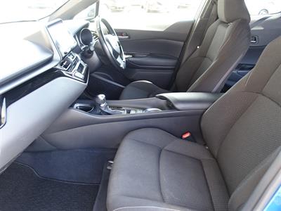 2016 Toyota C-HR - Thumbnail