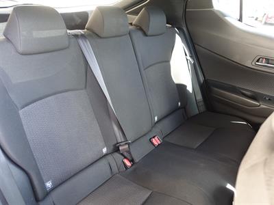 2016 Toyota C-HR - Thumbnail