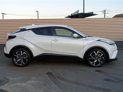 2017 Toyota C-HR - Thumbnail