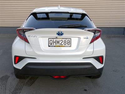 2017 Toyota C-HR - Thumbnail